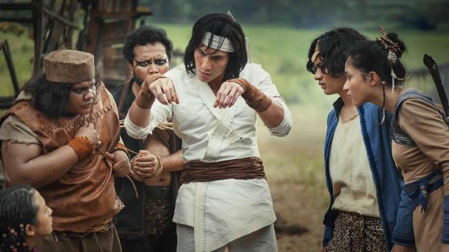 Netizen mengungkapkan beragam reaksi setelah menonton film 'Wiro Sableng 212' yang tayang per Kamis (30/8) kemarin.