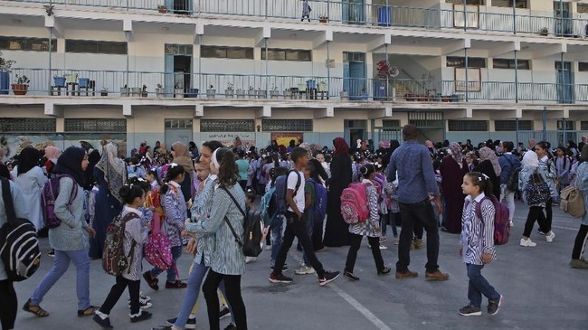 Perusahaan Listrik Nasional Israel memutus aliran daya di sebagian wilayah Tepi Barat, karena tunggakan listrik Palestina mencapai hampir Rp6,7 triliun.