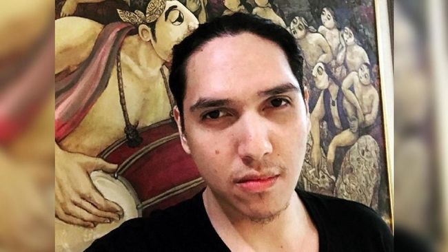 Kabar duka datang dari pentolan God Bless, Achmad Albar. Putra ketiganya, Fadly dikabarkan meninggal dunia.