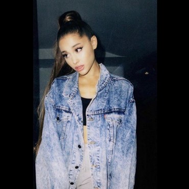 Lirik Lagu dan Terjemahan Greedy - Ariana Grande