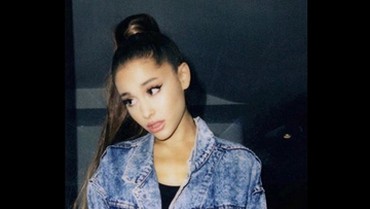 img-title Lirik Lagu dan Terjemahan Greedy - Ariana Grande