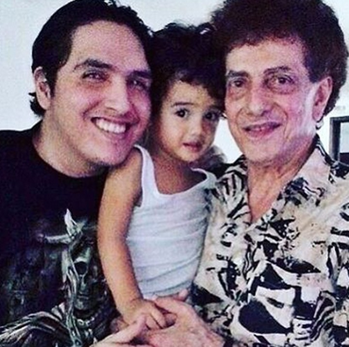 <p>Kata Faldy, ini adalah pria dari tiga generasi berbeda, Bun. He-he-he. (Foto: Instagram/ @albarfaldy)  </p>