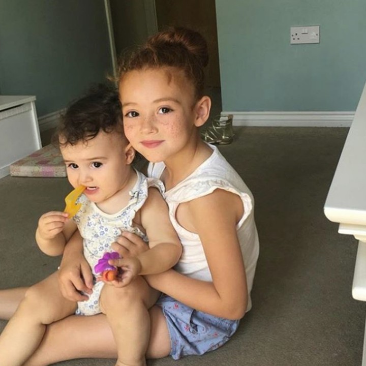 <p>Bersama sang adik, Immica yang juga calon model cilik, he-he-he. (Foto: Instagram @llords_immy)</p>
