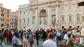 VIDEO: Air Mancur Trevi Kebanjiran Wisatawan