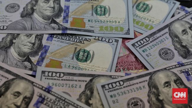 Rupiah Diprediksi Ambruk ke Rp15 Ribu Terinfeksi Virus Corona Rupiah diprediksi tembus ke Rp15 ribu per dolar AS dalam beberapa bulan ke depan karena wabah virus corona.