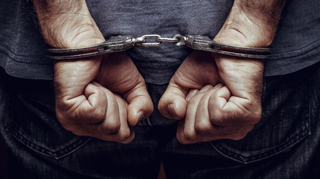 Polisi Amankan Mahasiswa Bawa Badik dan Parang saat Aksi May Day di Makassar