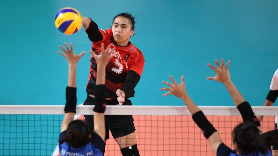 Asian Games 2018, Aprilia Manganang Pebola voli Indonesia Aprilia Manganang melepaskan smash dalam pertandingan babak penyisihan grup A bola voli putri Asian Games 2018 melawan Thailand di Tennis Indoor Senayan, Jakarta, Senin (27/8). Indonesia kalah 1-3. ANTARA FOTO/INASGOC/Nugroho Sejati/mos/18