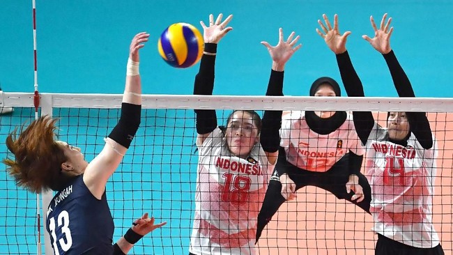 Tim nasional bola voli putri Indonesia berhasil lolos ke semifinal AVC Challenge Cup 2023, Rabu (21/6).