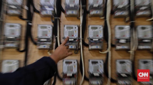 Pemerintah dinilai perlu menyesuaikan tarif listrik guna menjaga kondisi keuangan PLN yang hingga kuartal III 2018 mencatatkan rugi Rp18,5 triliun