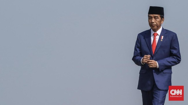 Keputusan menunda harga kenaikan BBM dinilai bentuk kekhawatiran Jokowi menghadapi tahun politik. Kenaikan harga BBM bisa berdampak pada elektabilitas petahana.