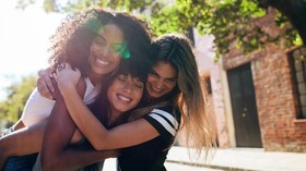 Cerita Wanita Australia 'Penjual Pelukan'