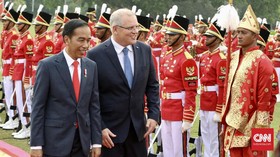 Jokowi Suguhkan Pisang Goreng dan Colenak untuk PM Australia