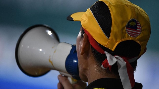 Penjagaan super ketat diberikan kepada suporter Malaysia yang hadir di Stadion Utama Gelora Bung Karno (SUGBK) untuk menyaksikan laga melawan Indonesia.