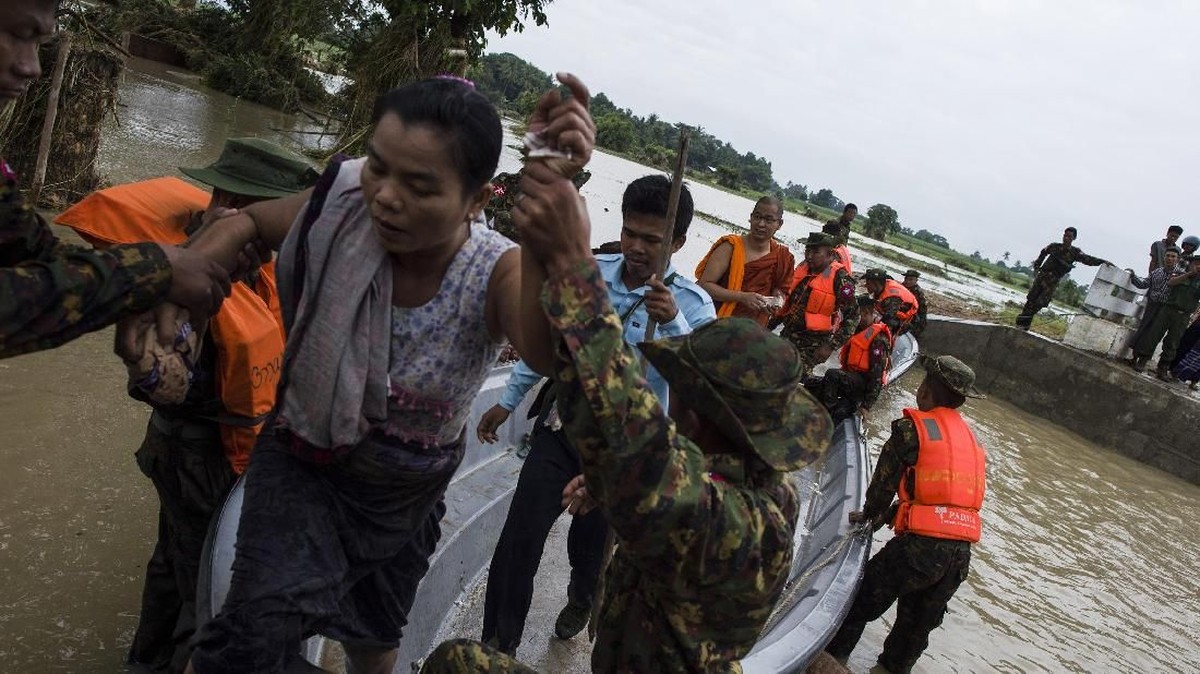 FOTO: Kepanikan 63 Ribu Warga Myanmar Korban Bendungan Jebol