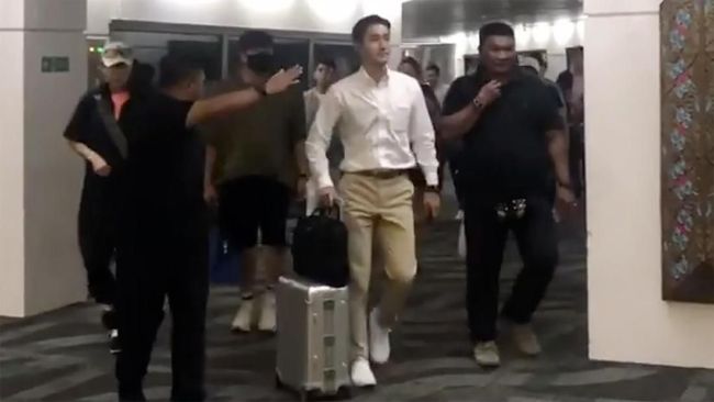 Ryeowook, Siwon, Shindong, Yesung, serta Leeteuk telah menampakkan batang hidungnya di Jakarta, dan video mereka tersebar di dunia maya.