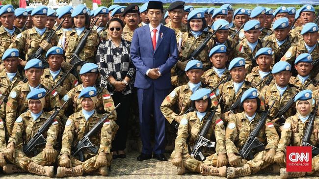 Jokowi Sebut Dirinya Avengers Hadapi 'Infinity War' Presiden Joko Widodo menganalogikan dirinya dan para menteri seperti Avengers dan menghadapi ekonomi global seperti film 'Infinity War'.