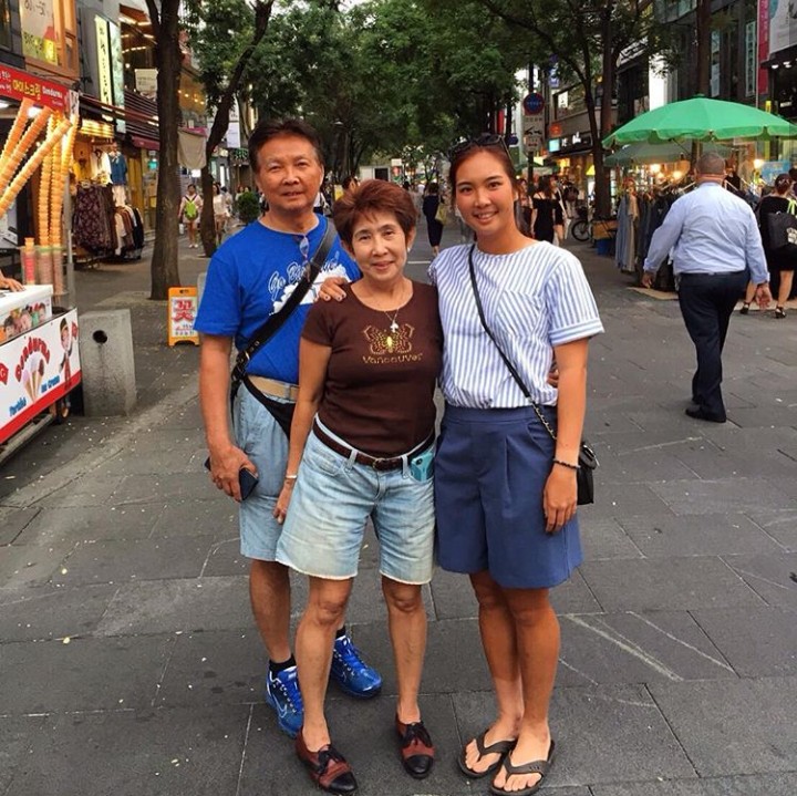 <p>Orang tua selalu hadir mendukung kegiatan positif yang dilakukan Aldila Sutjiadi. (Foto: Instagram @dilla11)</p>