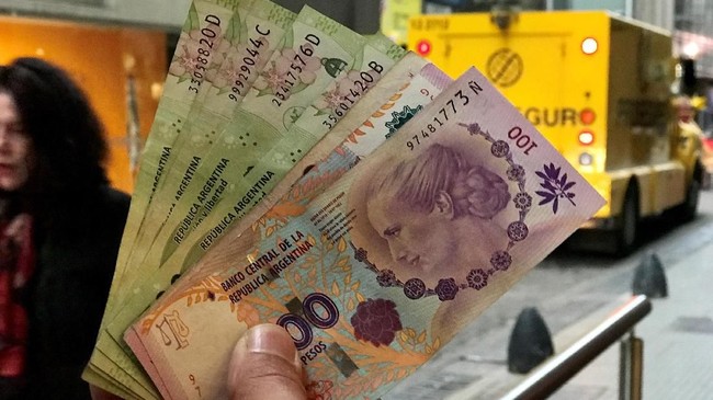 PDB Argentina diperkirakan turun 7,5 persen pada 2018 lalu dibanding tahun sebelumnya. Penurunan ini terburuk selama masa Presiden Mauricio Macri.