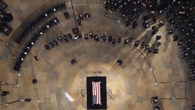 FOTO: Hormat Terakhir Amerika Serikat untuk John McCain