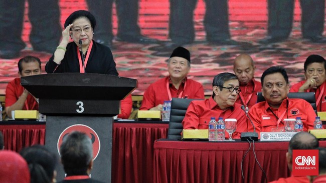 Megawati Sukarnoputri bangga karena PDIP tetap mendapat hasil positif dalam dalam survei elektabilitas sejumlah lembaga, meski ia kerap dicaci-maki.