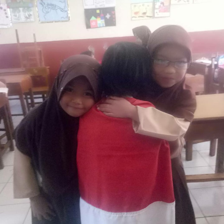 <p>Dengan begini, anak-anak juga bisa belajar bahwa damai itu indah. (Foto: Instagram/dinda9243)</p>