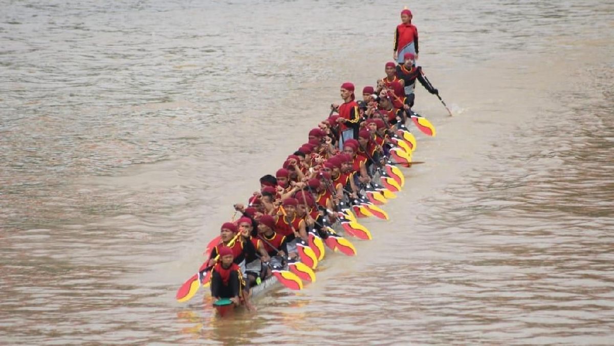 Rapper Melly Mike Tiba di Indonesia, Ramaikan Pacu Jalur 2025