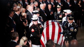 Bush dan Obama Beri Eulogi untuk John McCain