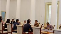 Canda Jokowi ke Jack Ma: Saya Kemarin Loncat dari Motor