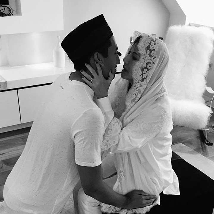 <p>Sean menganggap dia jauh lebih beruntung dari pemenang lotere karena bisa punya seorang ibu seperti Rini S Bono. Aih, ungkapan cinta Sean pada ibunya so sweet banget ya, Bun. (Foto: Instagram/ @gelaelized)  </p>