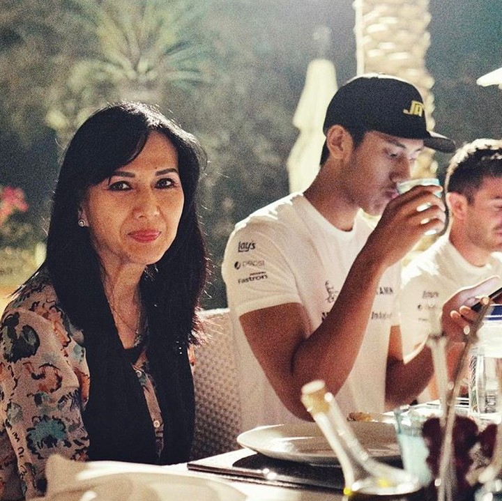 <p>Sean sering mengungkapkan rasa cintanya pada sang bunda lewat akun media sosialnya. Termasuk saat Hari Ibu nih, Bun. (Foto: Instagram/ @gelaelized)  </p>