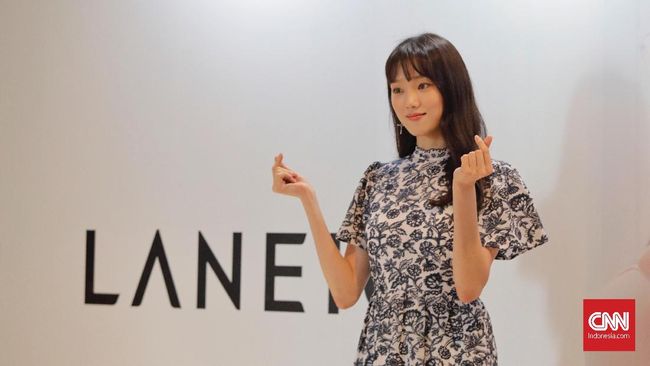 Aktris Negeri Ginseng Lee Sung Kyung mengaku tidak menerapkan rutinitas perawatan wajah 10 langkah ala Korea seperti yang selama ini sering digemborkan.