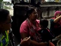 Cerita Polisi Bali Bantu Ibu yang Gendong Anak Sambil Nangis