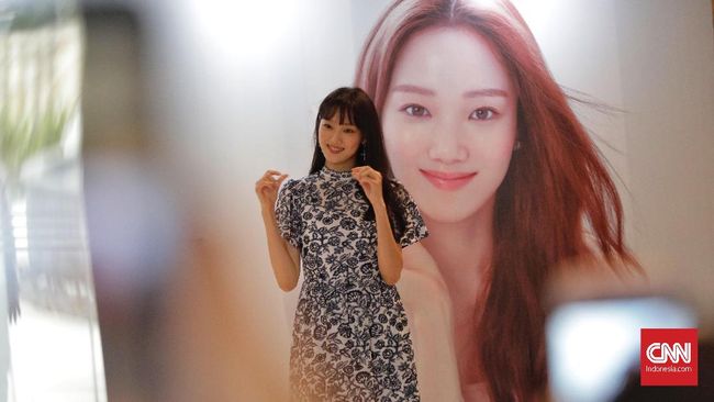Aktris Korea Selatan Lee Sung Kyung memiliki berbagai cara dan produk perawatan wajah agar tetap tampil segar.