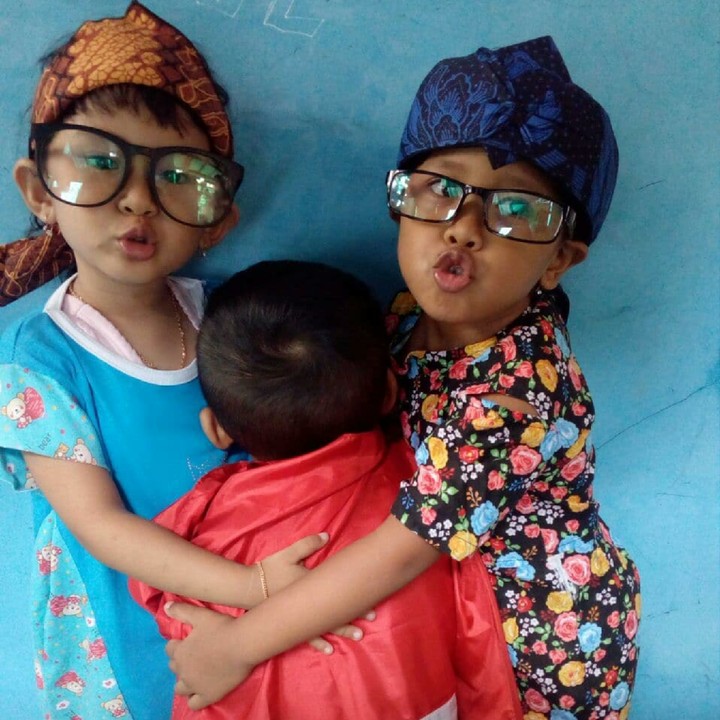 <p>Wah, itu yang tengah mungil banget ya. Hi-hi-hi. (Foto: Instagram/fitry_nuraenie)</p>
