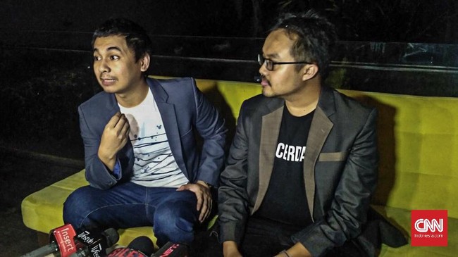 Raditya Dika membeberkan bahwa dirinya juga sempat kesulitan memproduksi konten untuk seluruh platform media sosial miliknya.