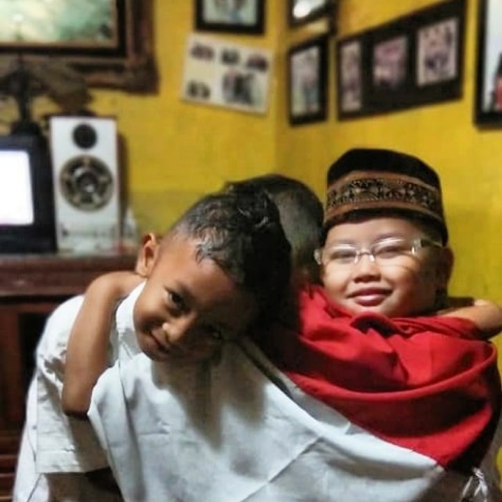 <p>Aih senyummu manis banget deh, Nak. (Foto: Instagram/herlinasarah0305)</p>