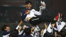FOTO: Emas Asian Games Bebaskan Heung-min dari Wajib Militer