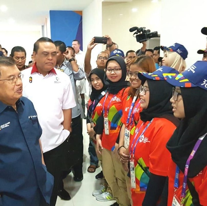<p>Syafruddin menemui anak-anak relawan Asian Games di Atlet Village Kemayoran. Dia saat itu mendampingi Wapres JK. (Foto: Yadi Jentak)<br /><br /></p>