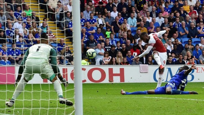Arsenal meraih kemenangan keduanya di Liga Primer Inggris usai mengalahkan Cardiff City di Stadion Cardiff dengan skor 3-2, Minggu (2/9).