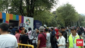 Antrean Pengunjung GBK Mengular Jelang Penutupan Asian Games