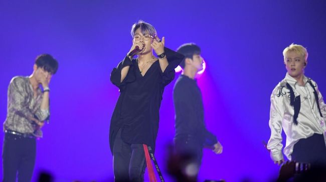 Boyband iKON membuka album barunya 'New Kids: Final' dengan sejumlah lagu sendu untuk musim gugur kali ini, seperti lagu 'Goodbye Road'.