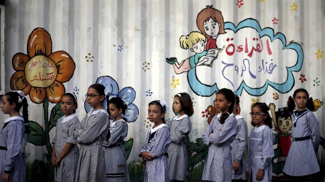 Kepala UNRWA mengkritik keputusan AS menghentikan pendanaan organisasi itu dengan mengatakan pengungsi Palestina tidak bisa dihapus begitu saja.