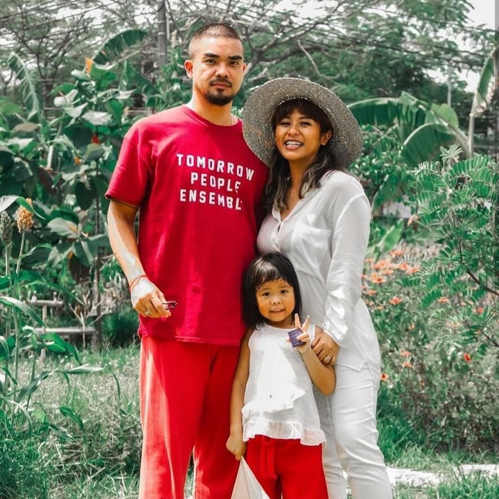 <p>Foto bersama dengan nuansa merah putih seperti ini, bagus juga ya. (Foto: Instagram @dirasugandi)</p>