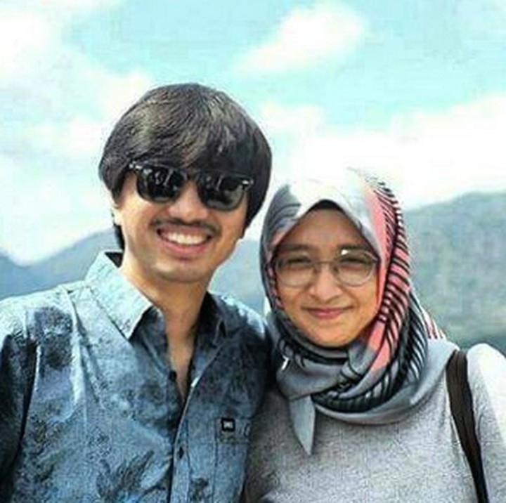 <p>Vokalis band 'Sheila On 7', Duta menikah dengan Adelia Lontoh di tahun 2003. Itu berarti tahun ini usia pernikahannya sudah masuk tahun ke-15. (Foto: Instagram/ @ryanolonk)  </p>