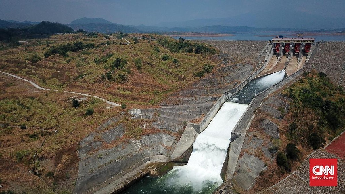 FOTO: 'Kota Mati' di Dasar Waduk Jatigede