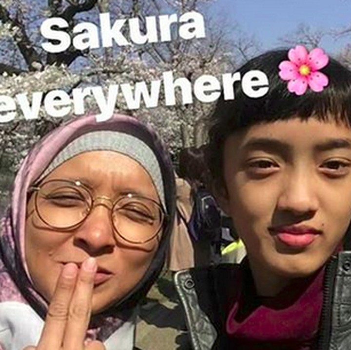 <p>Di sela-sela kesibukannya, Duta masih menyempatkan waktu buat keluarga. Salah satunya dengan traveling bareng. Seru! (Foto: Instagram/ @indonyuniartz)</p>