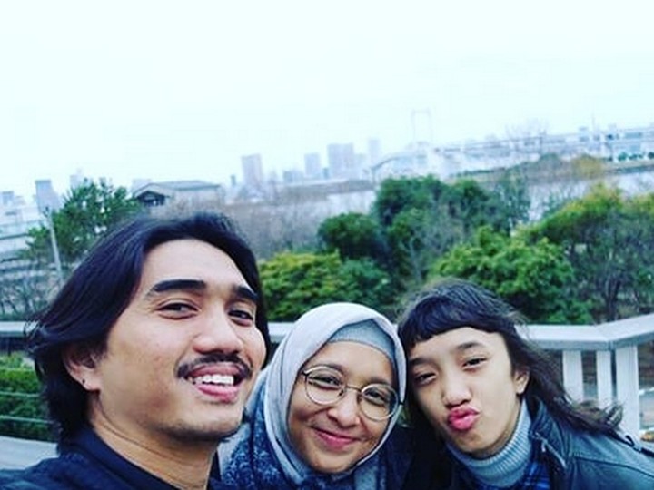 Jarang Terekspos, Begini Harmonisnya Keluarga Duta 'Sheila 