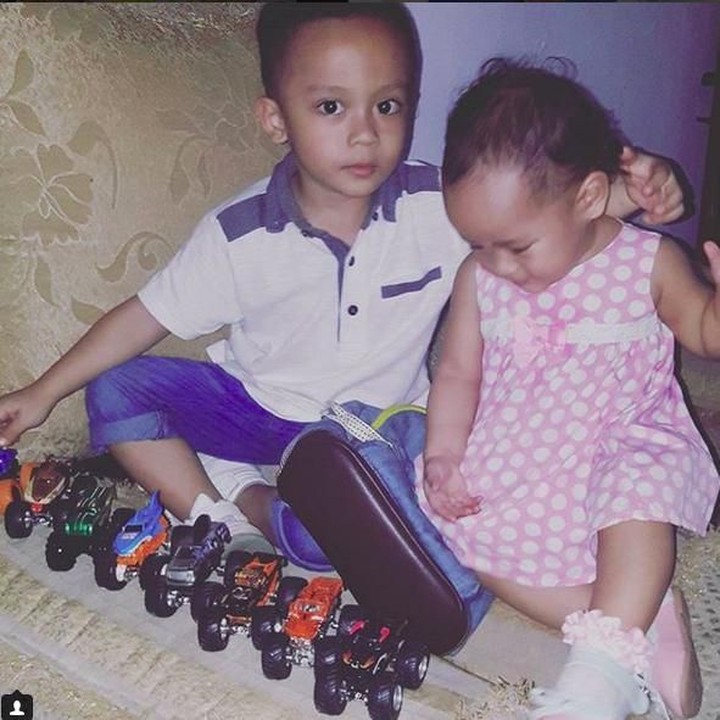 <p>Melihat kakak dan adik yang akur memang bikin hati adem ya, Bun. (Foto: Instagram @shezy_idris)</p>