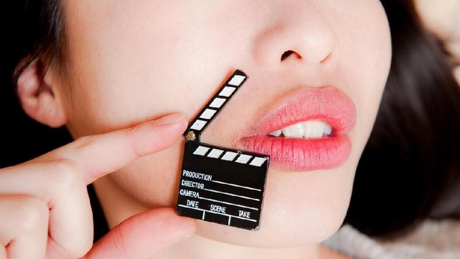 DPR Gerah Konten Berbau Pornografi di Netflix dkk, KPI Bisa Awasi? KPI mengaku tak punya wewenang mengatur konten-konten di layanan over the top seperti Netflix.