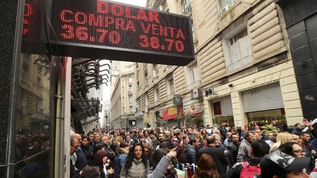 Masih ada sejumlah daerah di Argentina dan Uruguay yang pasokan listriknya belum normal usai pemadaman total pada Minggu kemarin.